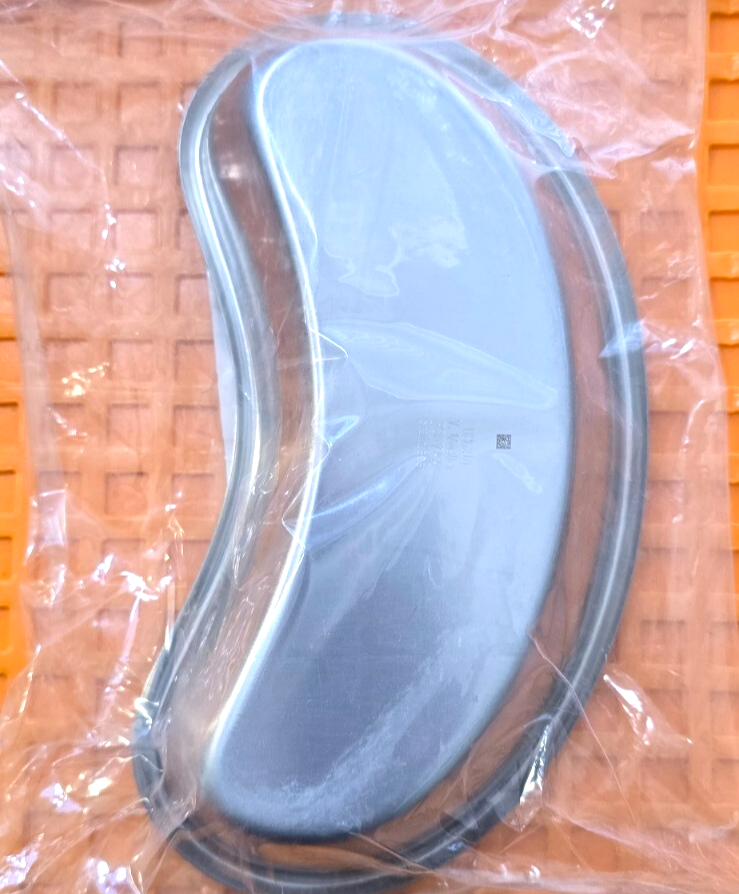 V. Mueller Surgical Instrument Care Emesis Basin 26 Ounce REF: HS 6210