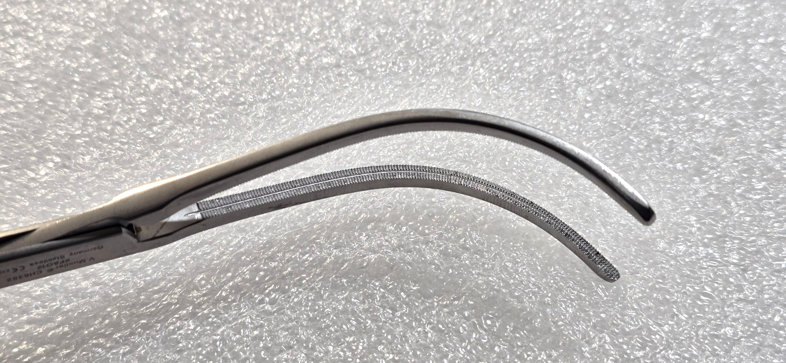 V. Mueller CH6352 Surgical Glover Clamp 9 3/4" Curved Jaws.