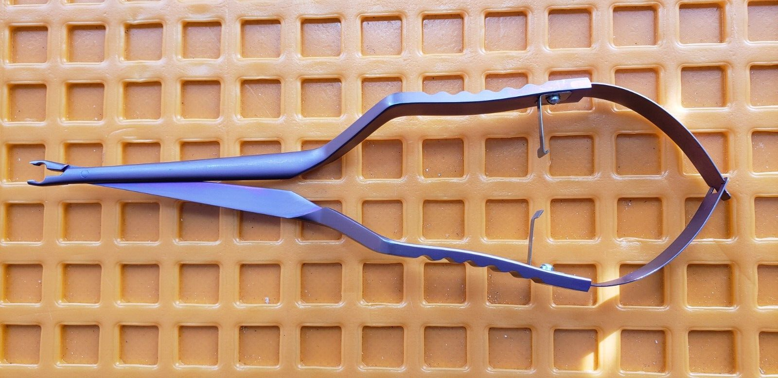 Aesculap FT472T,Surgical Neuro Titanium Yasargil Clip MINI Clip Applier 8"