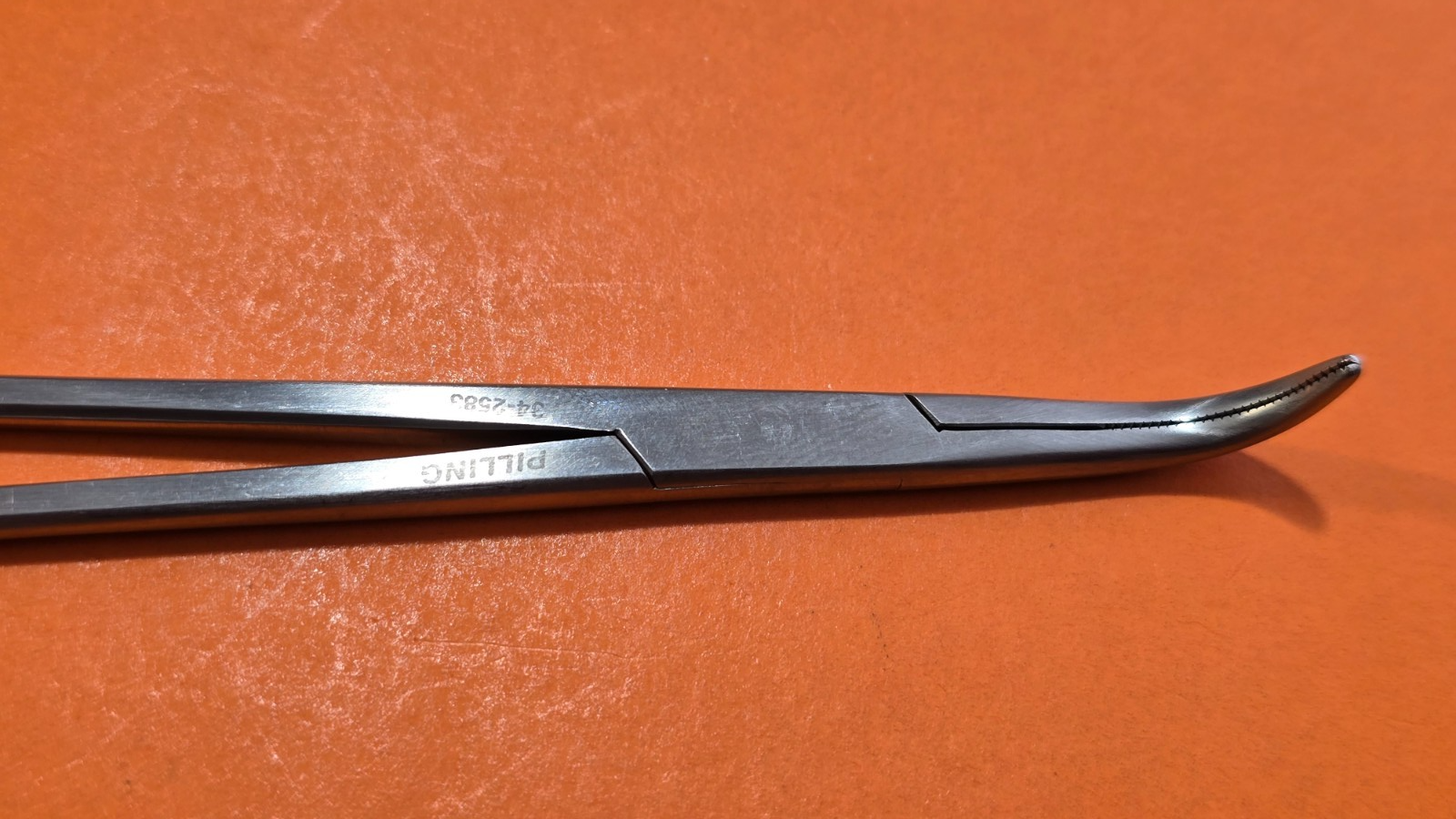 Pilling 34-2583 Surgical Sawtell Forceps 7 1/8" Curved Serrated Jaw