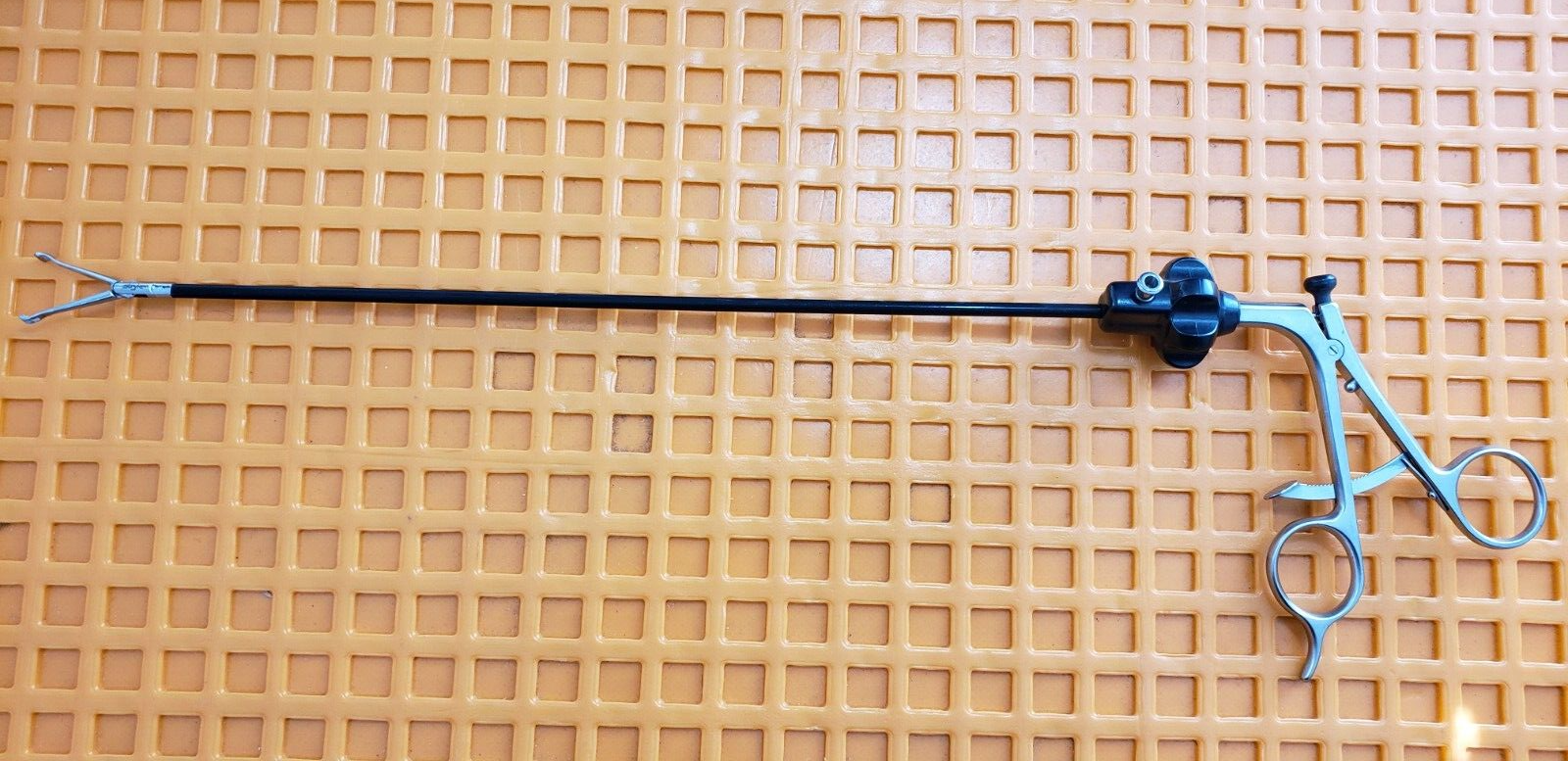 Stryker Laparoscopic Babcock Forceps 5mm x 36cm Ratchet Handle