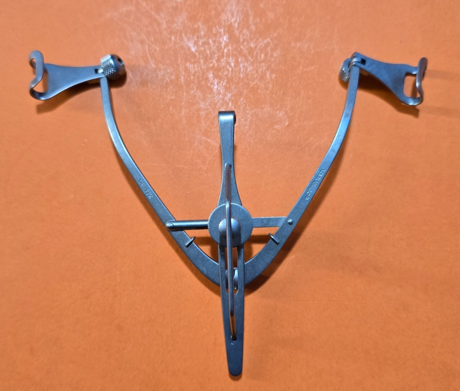 V. Mueller OP 112 Surgical Guyton-Park Lid Speculum / Eye Speculum