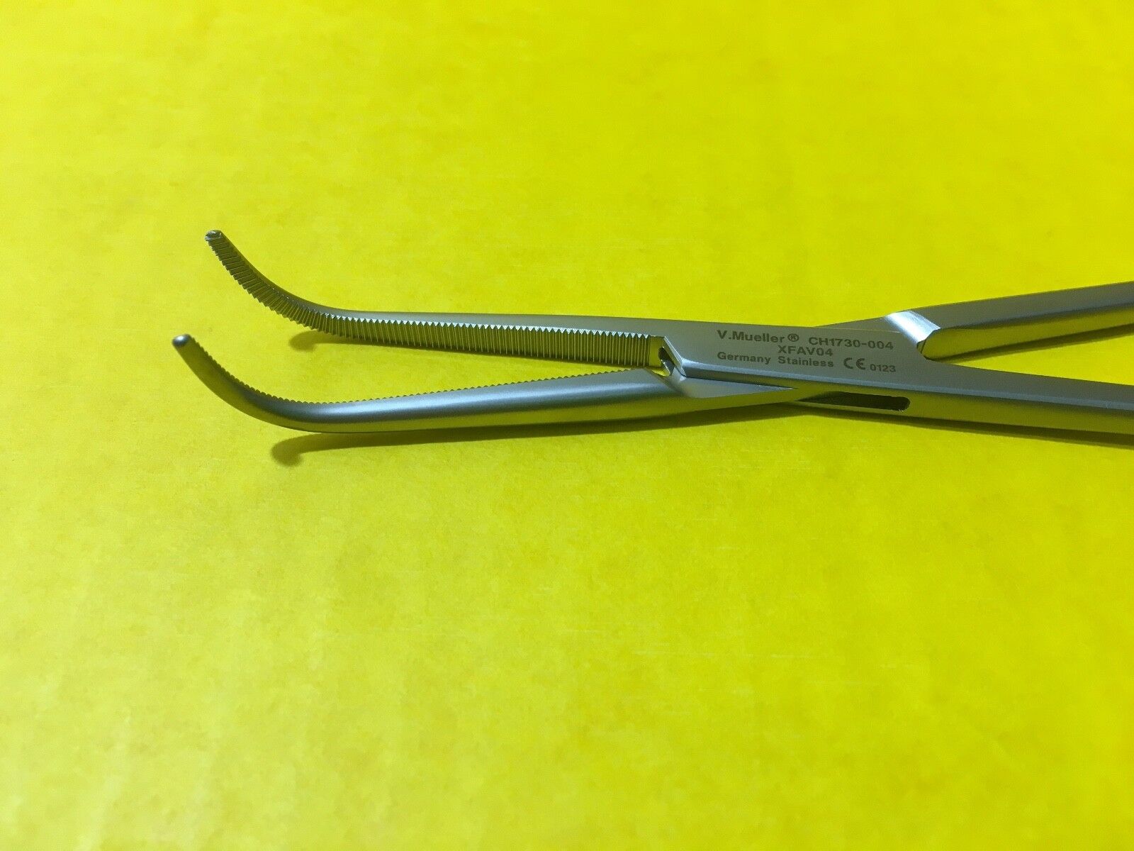 V. Mueller Mixter Thoracic Forceps, Angled Serrated Jaws, 11" REF: CH1730-004