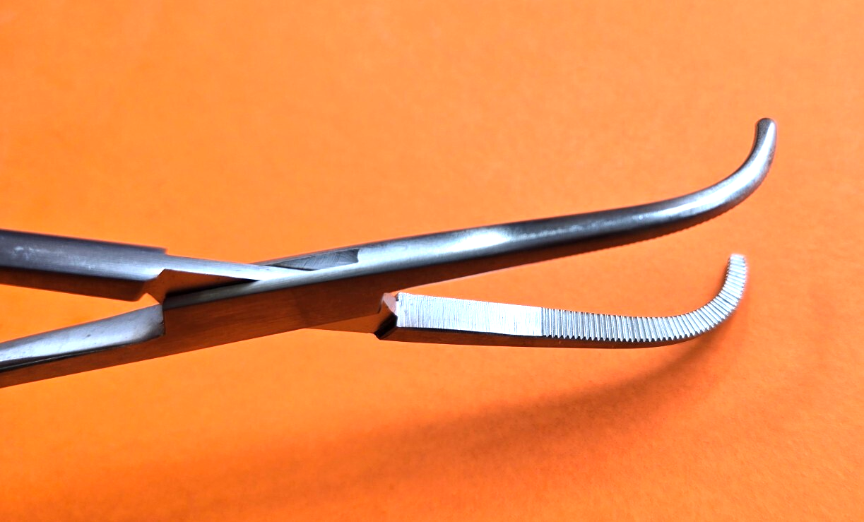V. Mueller Surgical Mixter Forceps 9 1/4" Angled Serrated Jaws REF: CH1772