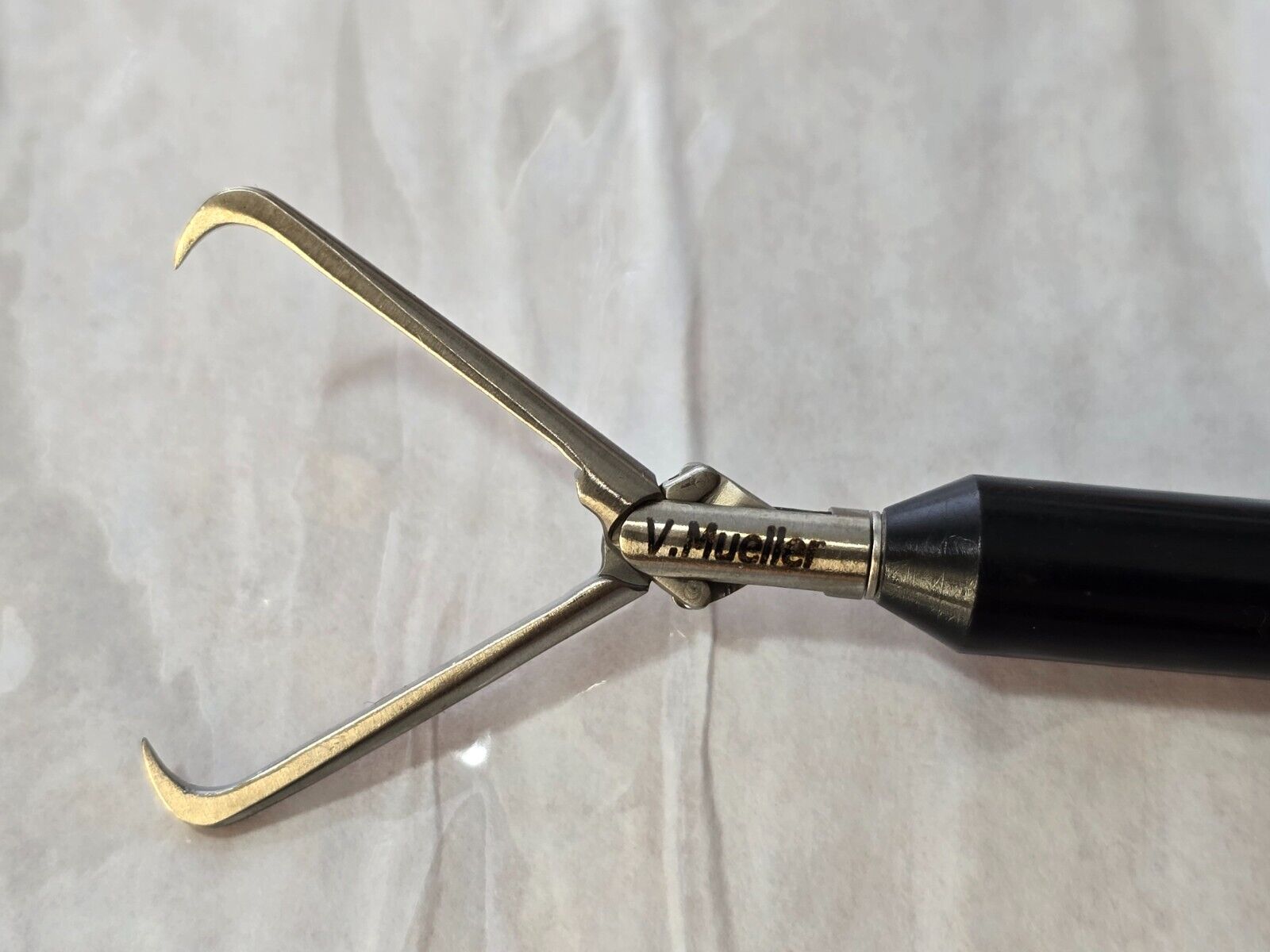 V. Mueller Surgical Tenaculum Grasping Forceps 10mm x 39cm Monopolar handle