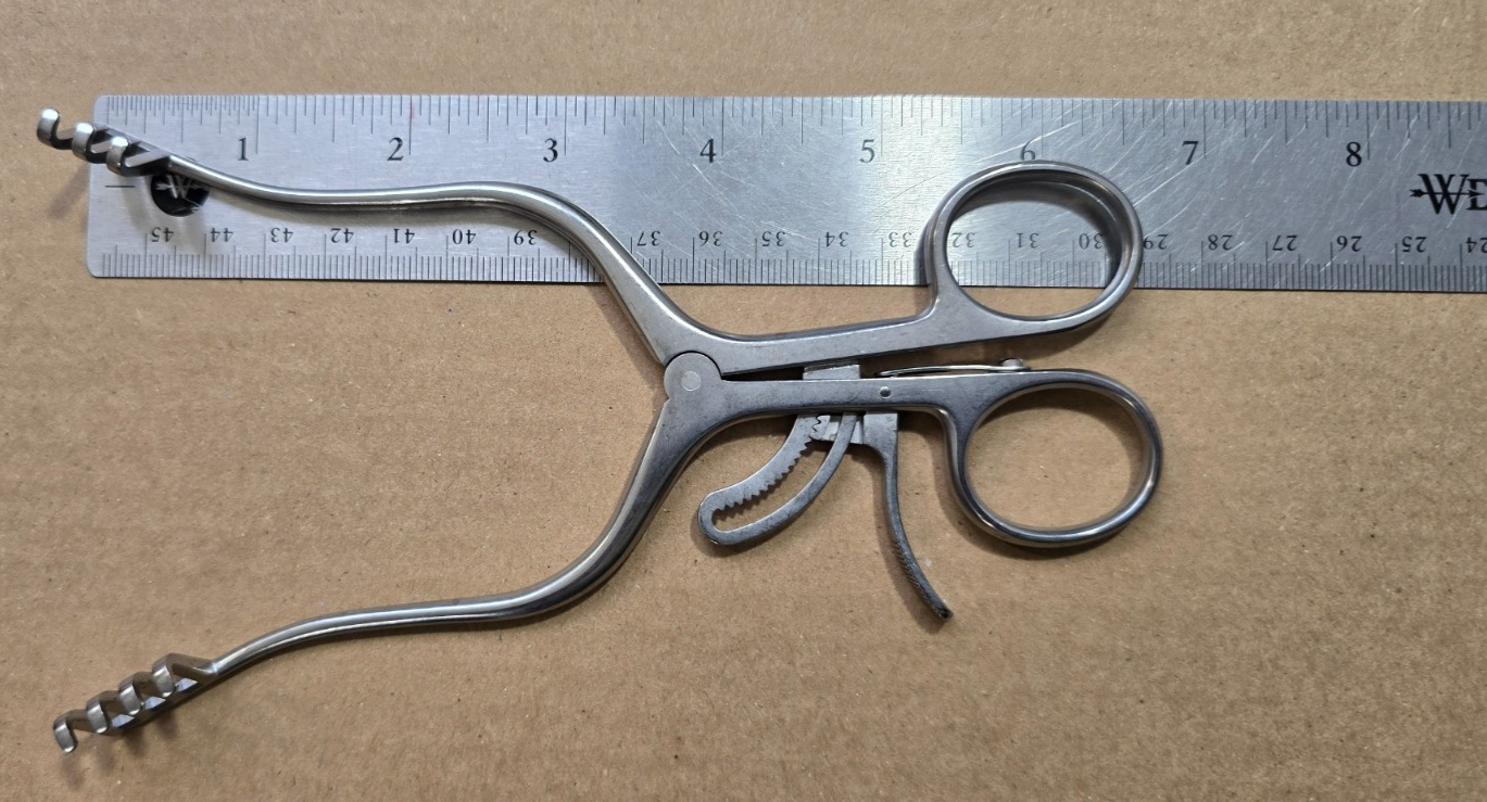 Aesculap BV075R Orthopedic Weitlaner Retractor 6.3/4"  Blunt 3x4 Prongs