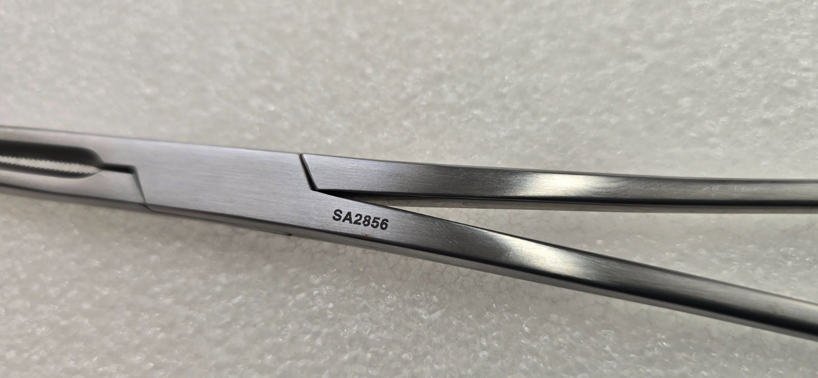 Aesculap Surgical Tube Occluding Clamp Forceps 8" Serrated Jaws REF: SA 2856