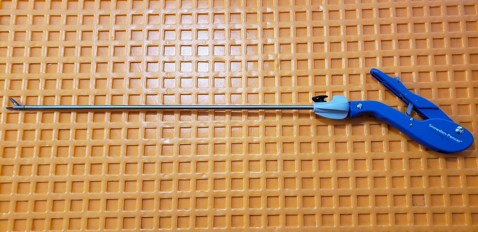 Snowden Pencer 90-8802 Laparoscopic Diamond Jaw Needle Holder 5mmx35cm with Lock