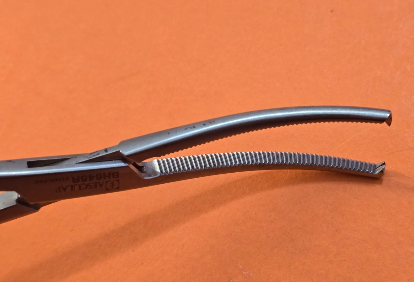 Aesculap BH 645R Surgical  Kocher Ochsner Forceps  7.25" Curved 1x2 Teeth