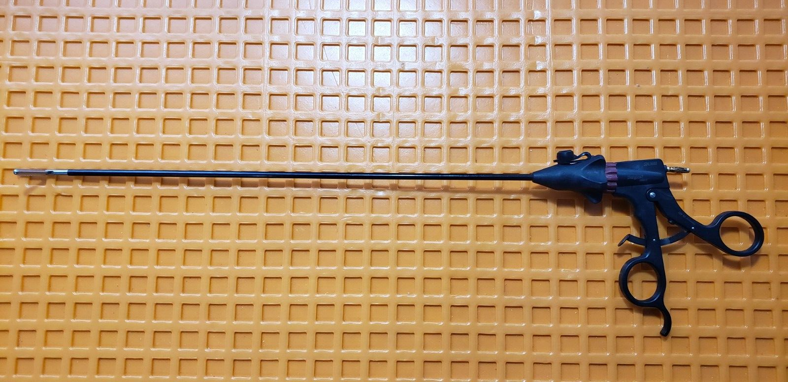 Surgical Direct Laparoscopic Monopolar Fundus Grasping Forceps 5mmx38cm