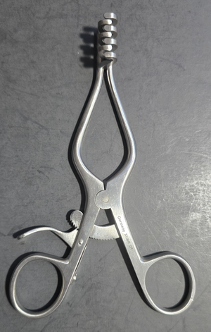 V.Mueller Surgical Weitlaner Retractor 5.5" 3x4 Blunt with ratchet.