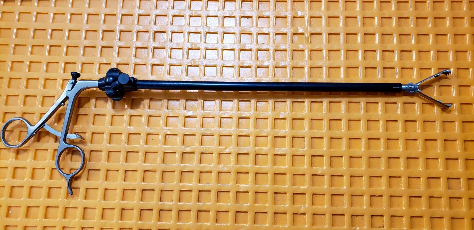 Stryker Allis Tissue Forceps 10mm x 33cm with Ratchet Handle