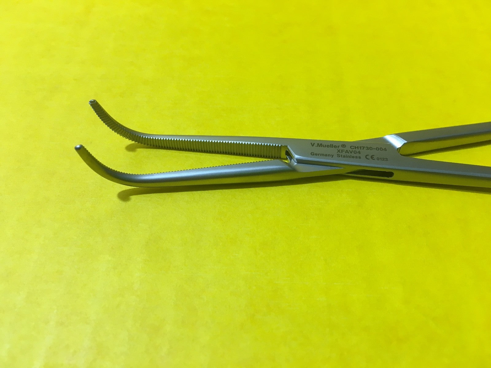 V. Mueller Mixter Thoracic Forceps, Angled Serrated Jaws, 11" REF: CH1730-004