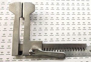 Codman Surgical Finochietto Rib Spreader Retractor Child Spread 5 3/8"