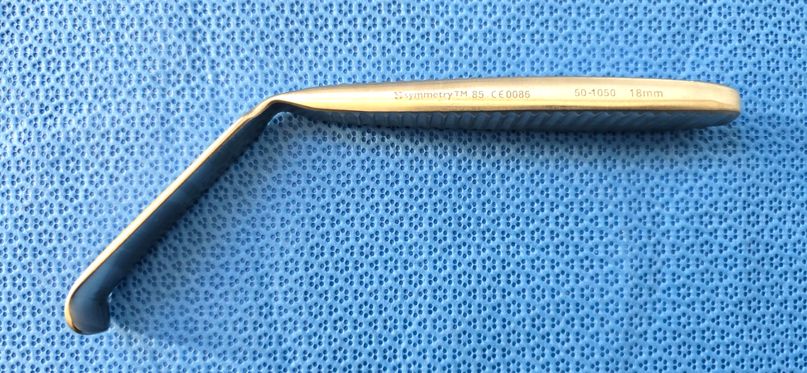 Symmetry Surgical Blade Retractor 18mm Wide Blade, 70mm Handle, 115mm Deep