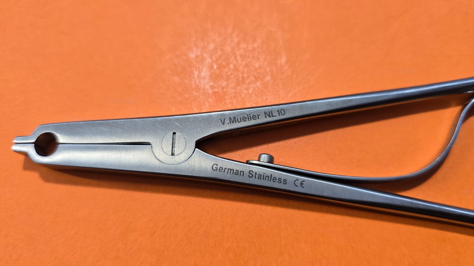V. Mueller Surgical Raney Clip Applying Forceps 6 1/4" REF: NL10