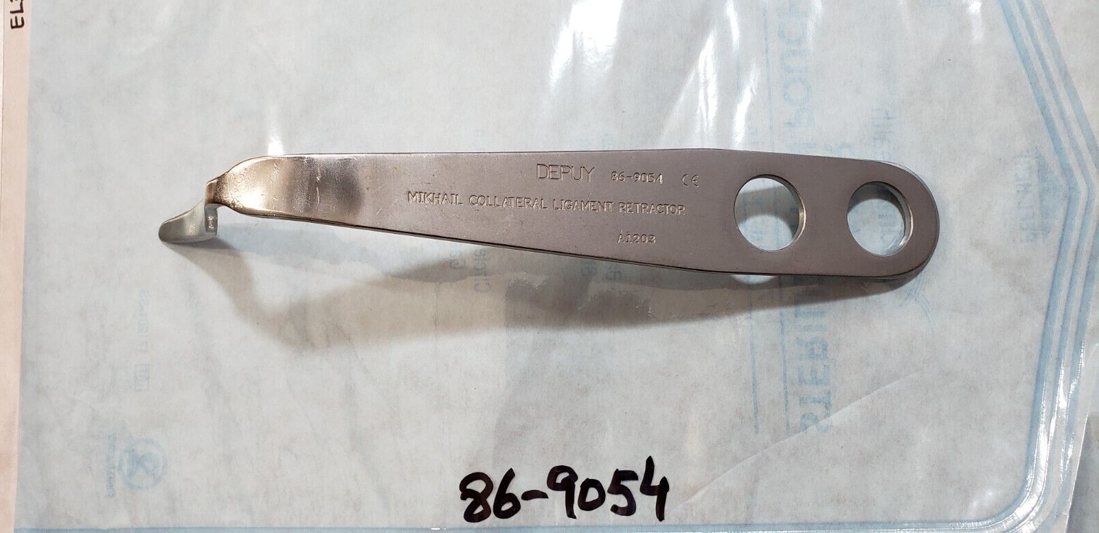 DEPUY Collateral Ligament Retractor Right Angle Blunt 10.5"