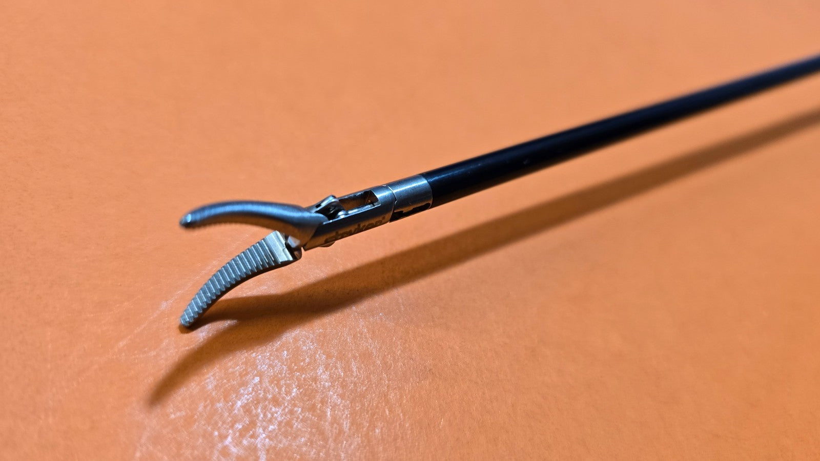 Stryker  Laparoscopic Kelly Grasping Forceps 5mm x 33cm Monopolar Handle