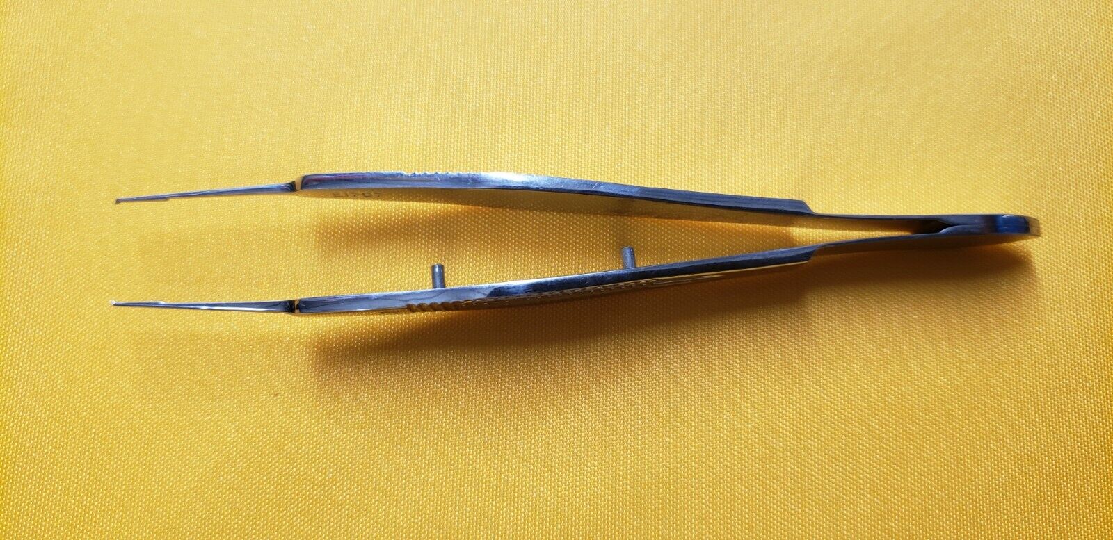 Storz E1797 Ophthalmic Castroviejo Suturing Forceps 0.3mm Tip