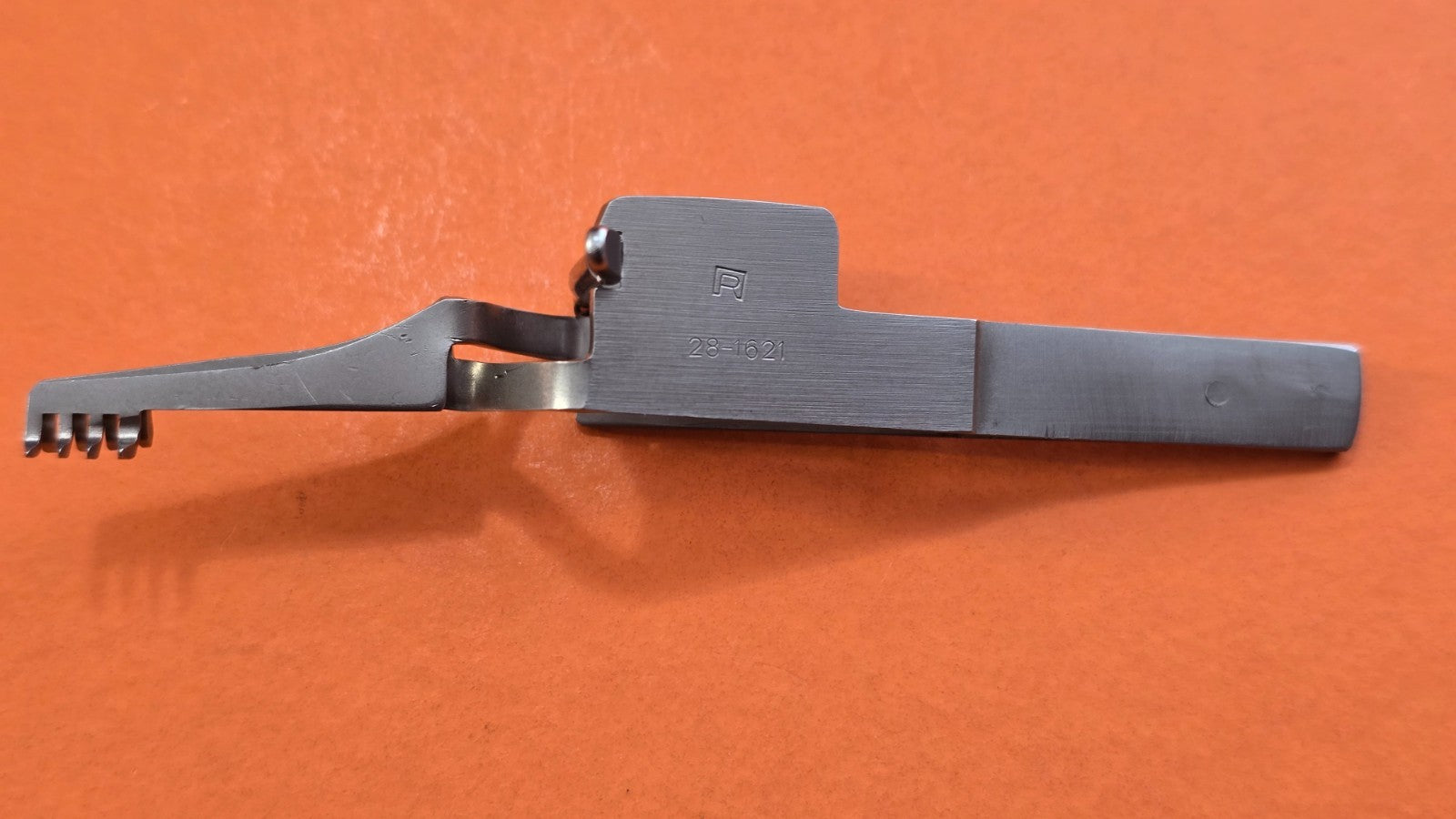 Richards 28-1621 Surgical self Retaining Retractor 4" Sharp 4x4 Prongs