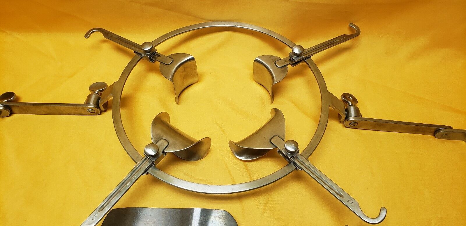 Weck Surgical Abdominal Retractor 5 Blades and Bed Railing Stand w-Sterile Tray