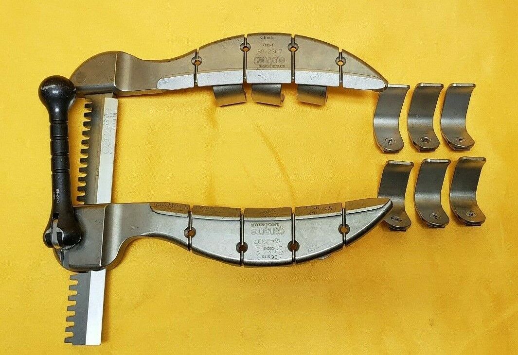 Genzyme 89.2307 Surgical Cardiovascular Retractor with 2 sets of Blades