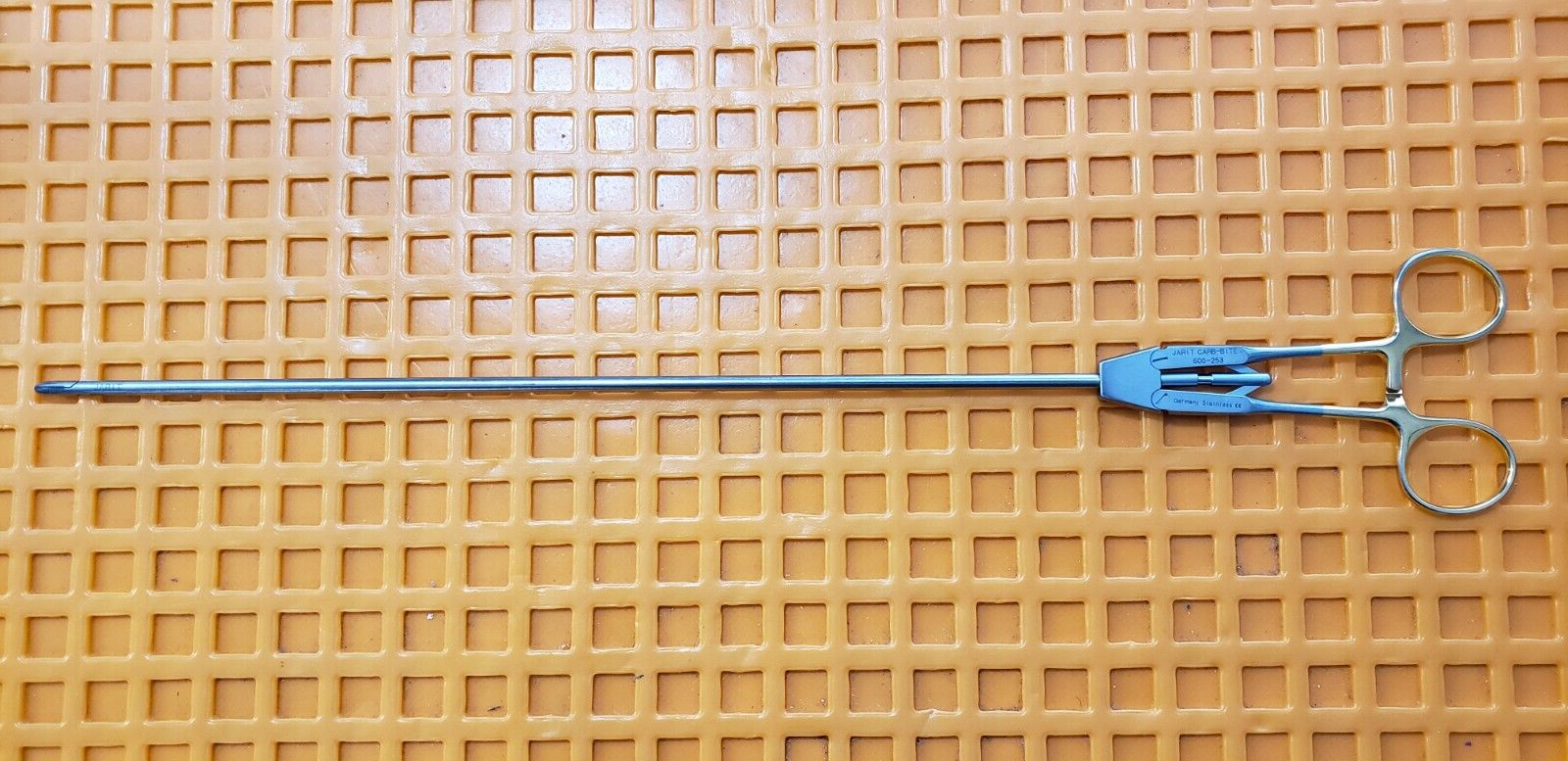 JARIT 600-532 Laparoscopic Needle Holder 5mm x33cm Carbide jaws Gold Handle