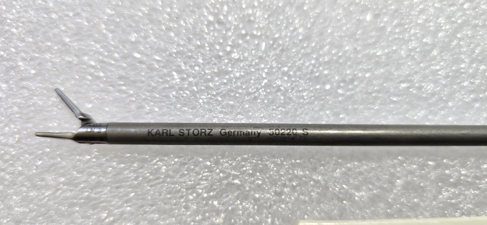 Karl Storz 50220 S Arthroscopy Grasping Forceps 5mm x 16.5cm ratchet Handle