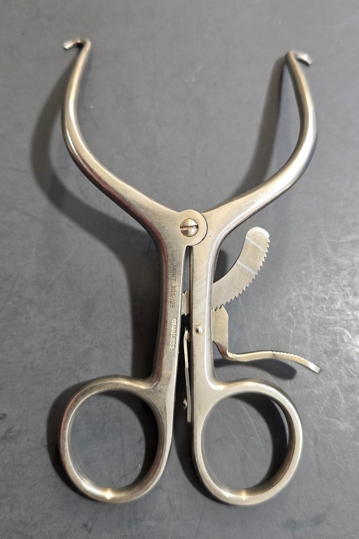 Jarit 205-125 Surgical Pediatric Gelpi Retractor 5 1/4" with Ratchet.