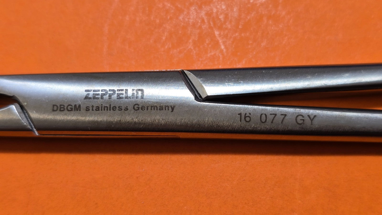 Cooper Surgical Zeppelin-Hysterectomy Clamp Curved 9.5" Ref: 16077GY