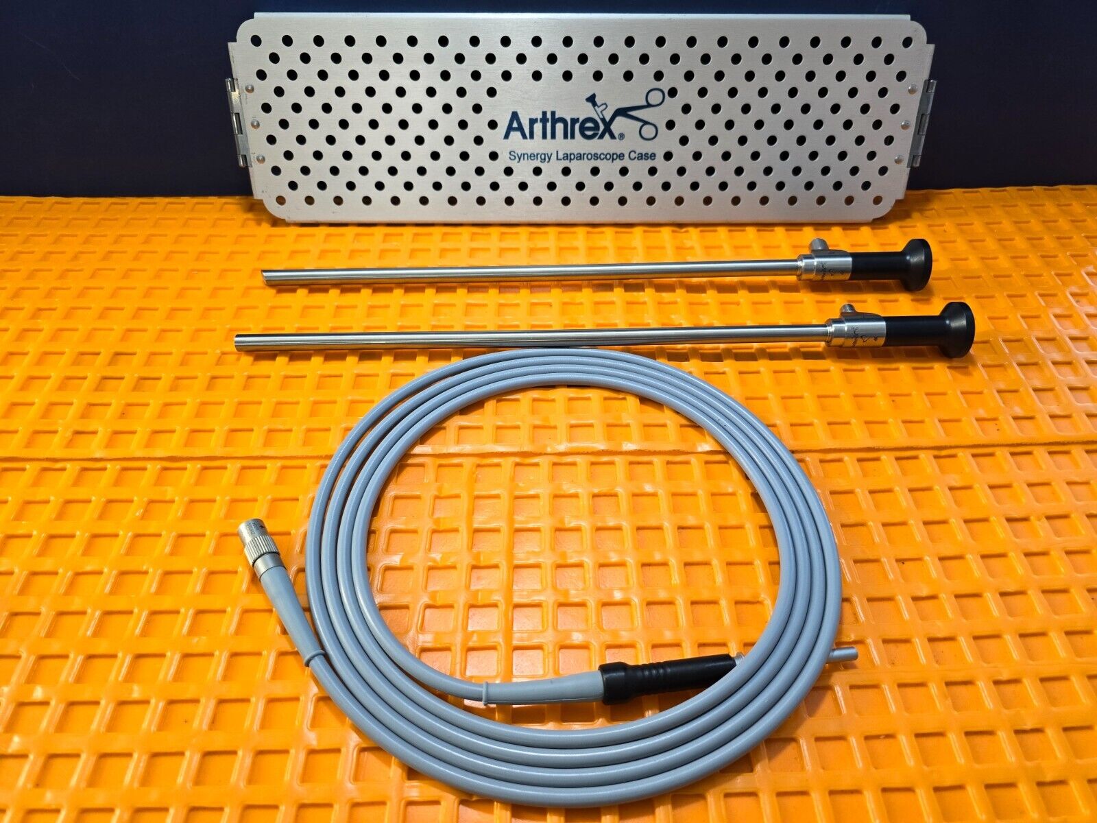 Arthrex Synergy 4K Telescope 10mmx30* & 10mmx0* W- Storz 495ND Fiber Optic Cable