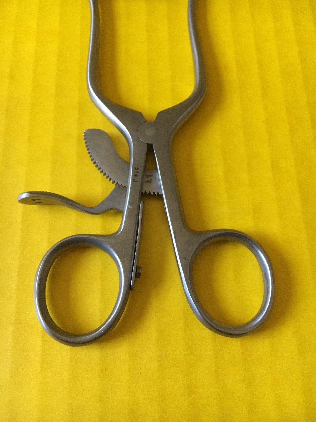 Sklar Weitlaner Retractor, Tru-Grip Ratchet, Sharp, 5-1/2" REF: 22-8255