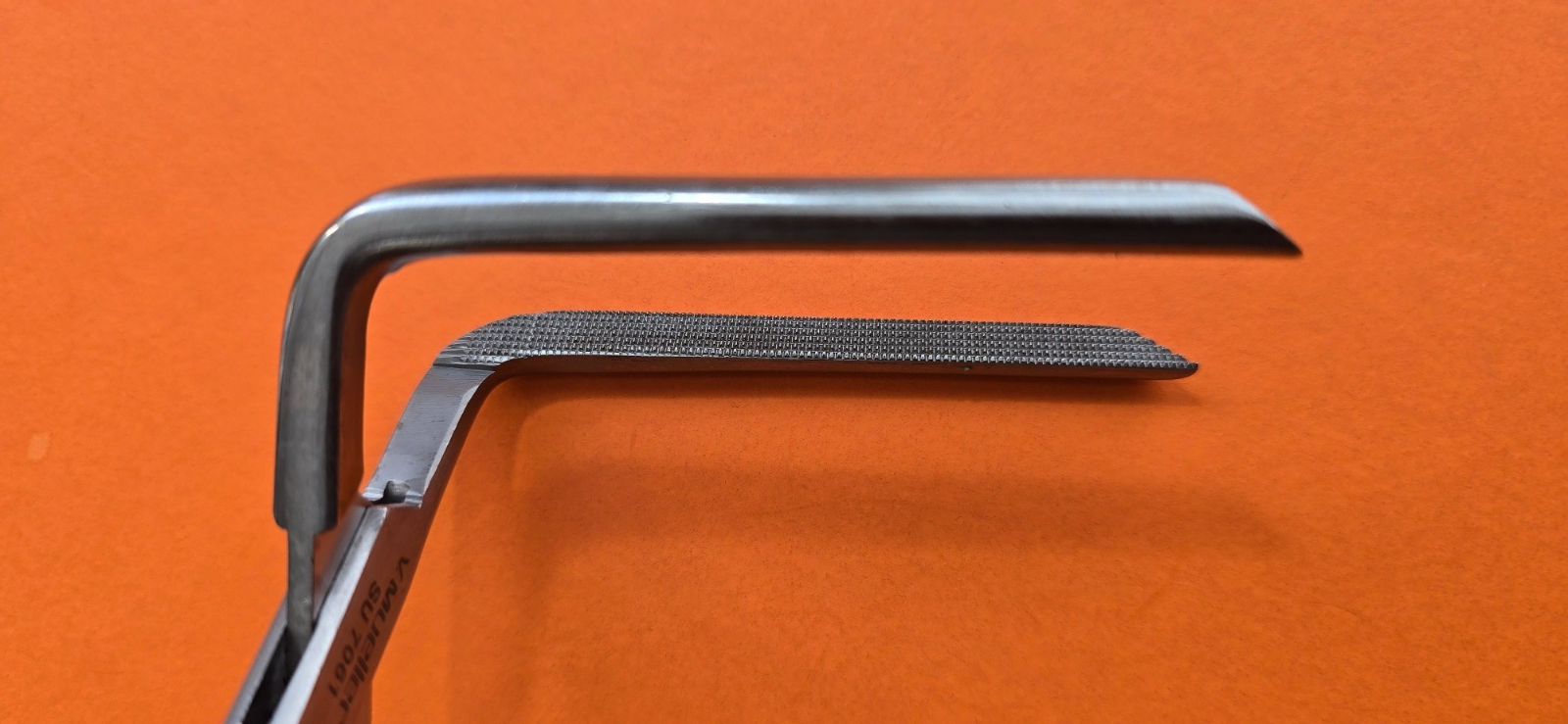V. Mueller Surgical Best Right Angle Colon Clamp 11" REF: SU 7061