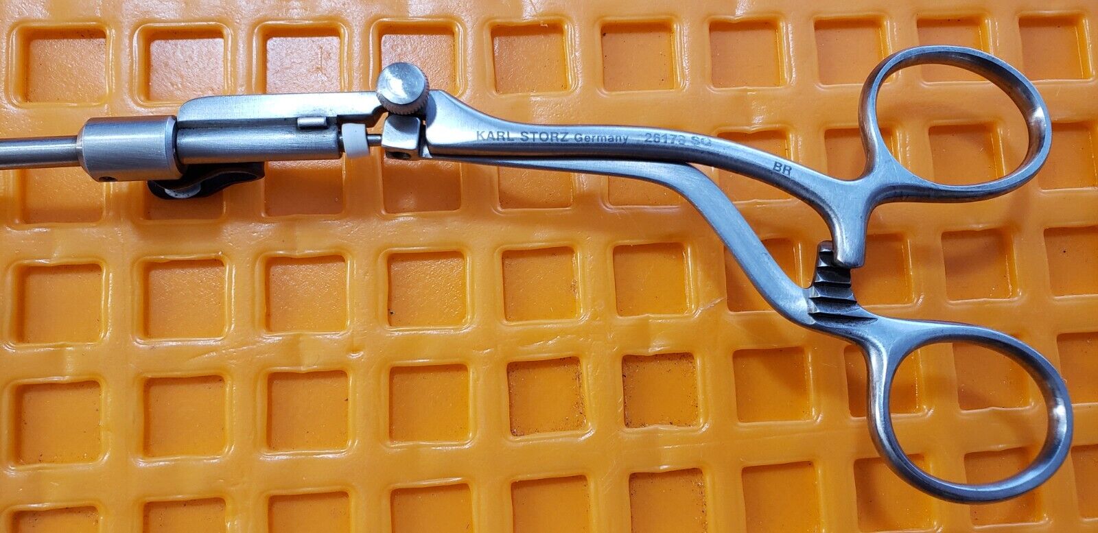 Karl Storz 26173SQ Micro Needle Driver 5mm x 33cm Axial Handle W-Ratchet