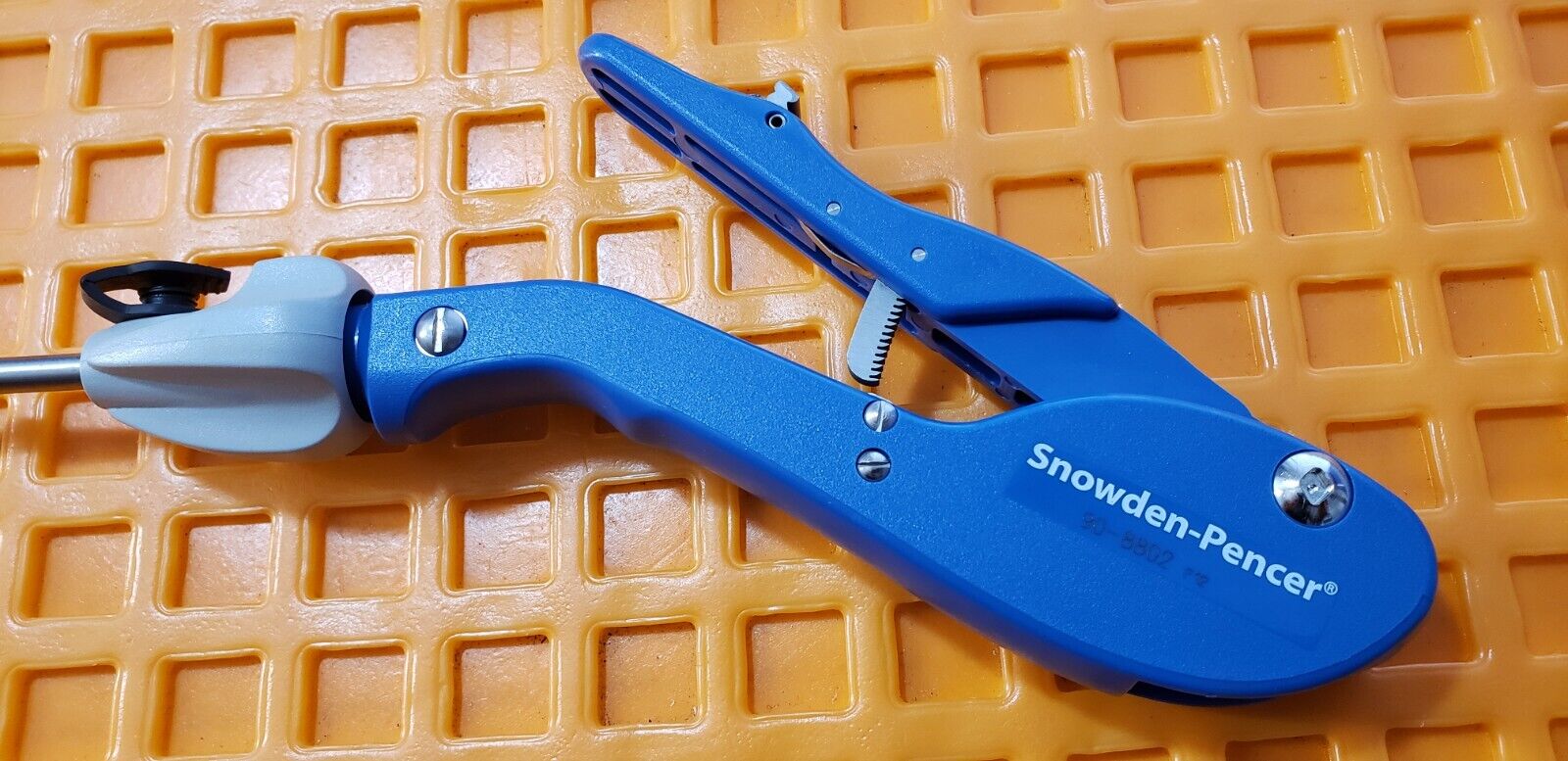 Snowden Pencer 90-8802 Laparoscopic Diamond Jaw Needle Holder 5mmx35cm with Lock