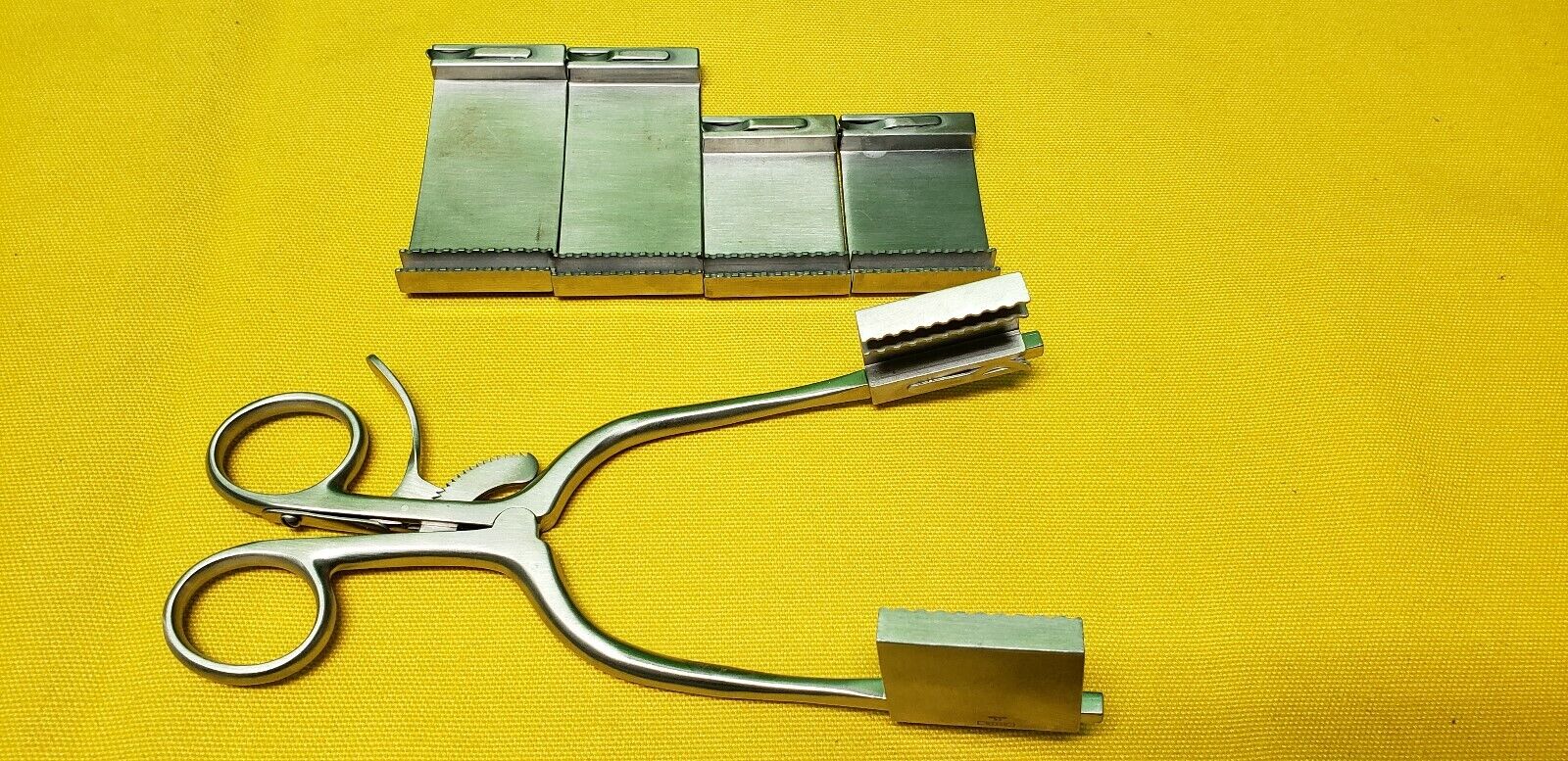 Codman 50-8015 Cardiovascular Garrett Peripheral Vascular Retractor w- Blades