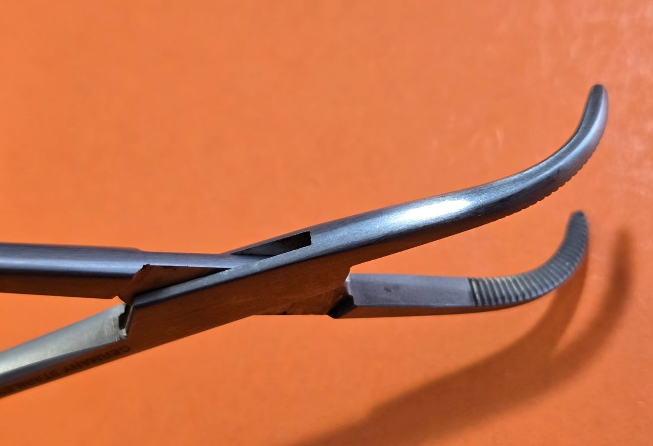 Pilling 34-2583 Surgical Sawtell Forceps 7 1/8" Curved Serrated Jaw
