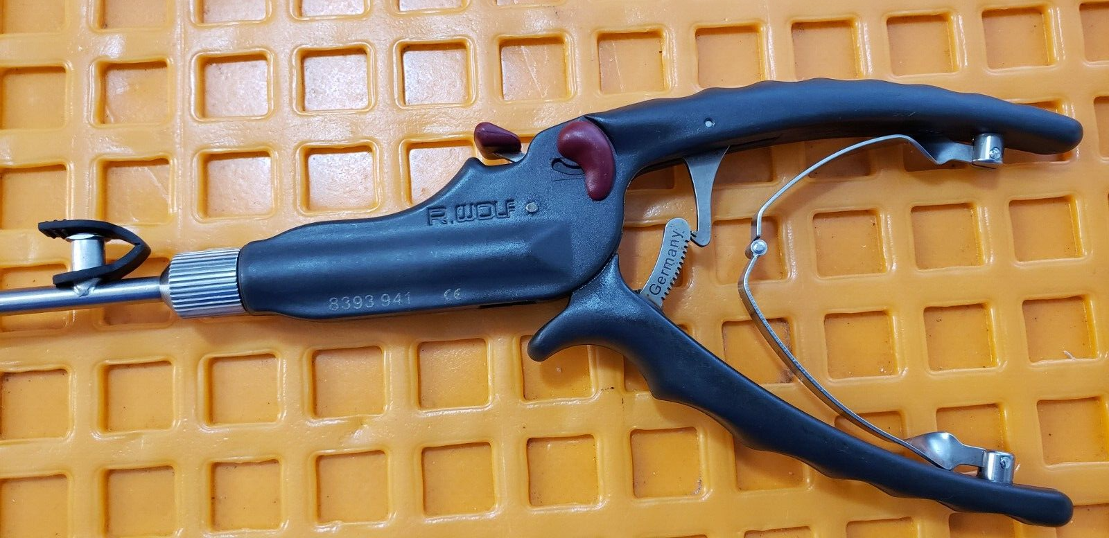 R.Wolf 8393.514 Laparoscopic Needle Holder 5mmx34cm Carbide jaws Right Curved