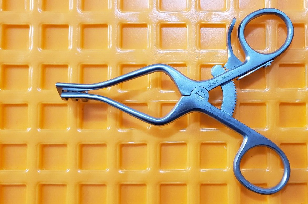 Jarit 204-140 Surgical Weitlaner Retractor 4 3/8" Sharp 2x3 Prongs