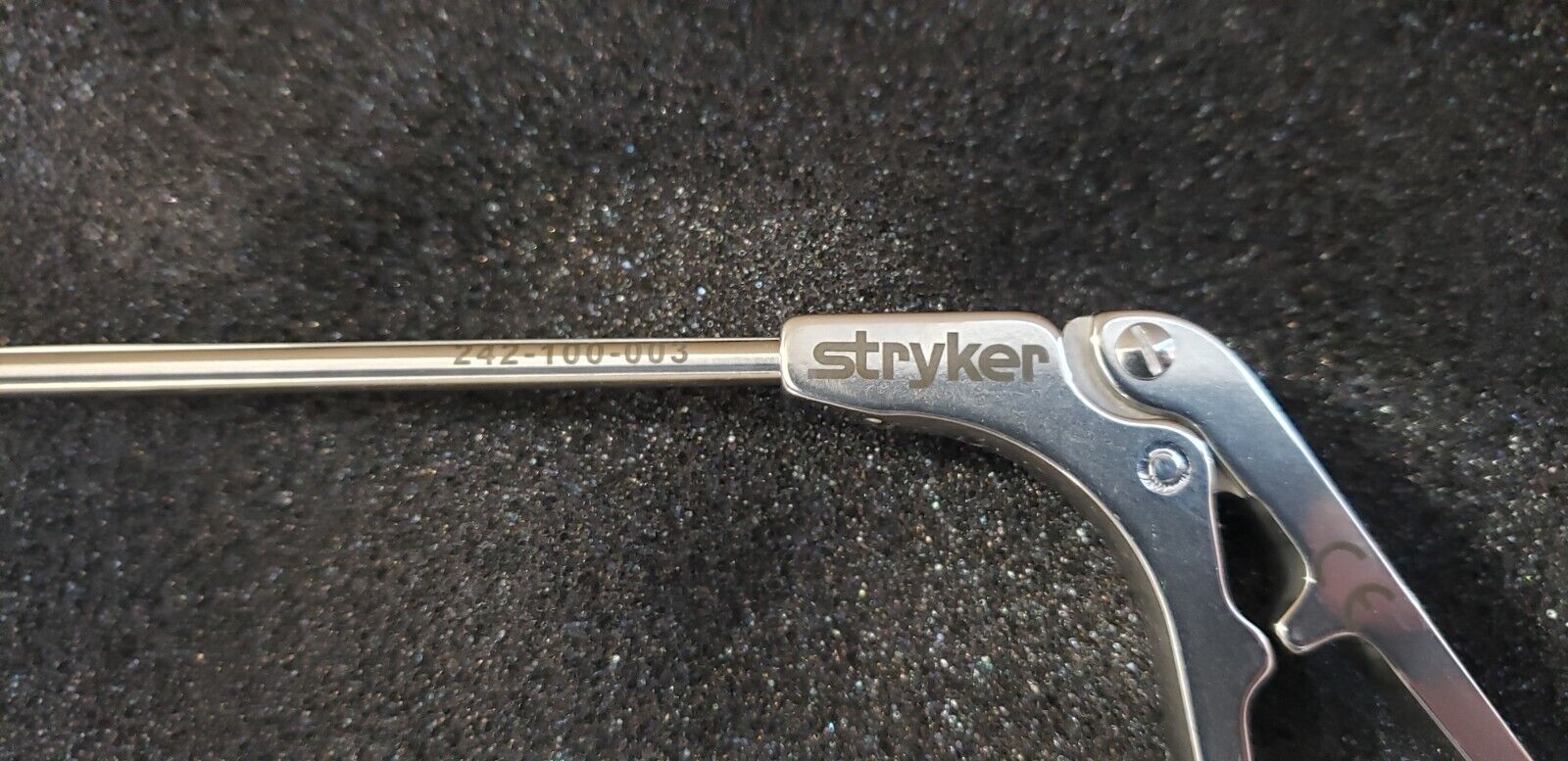 Stryker 242-100-003 Arthroscopic Forceps 2.1mm Blunt Nose Right