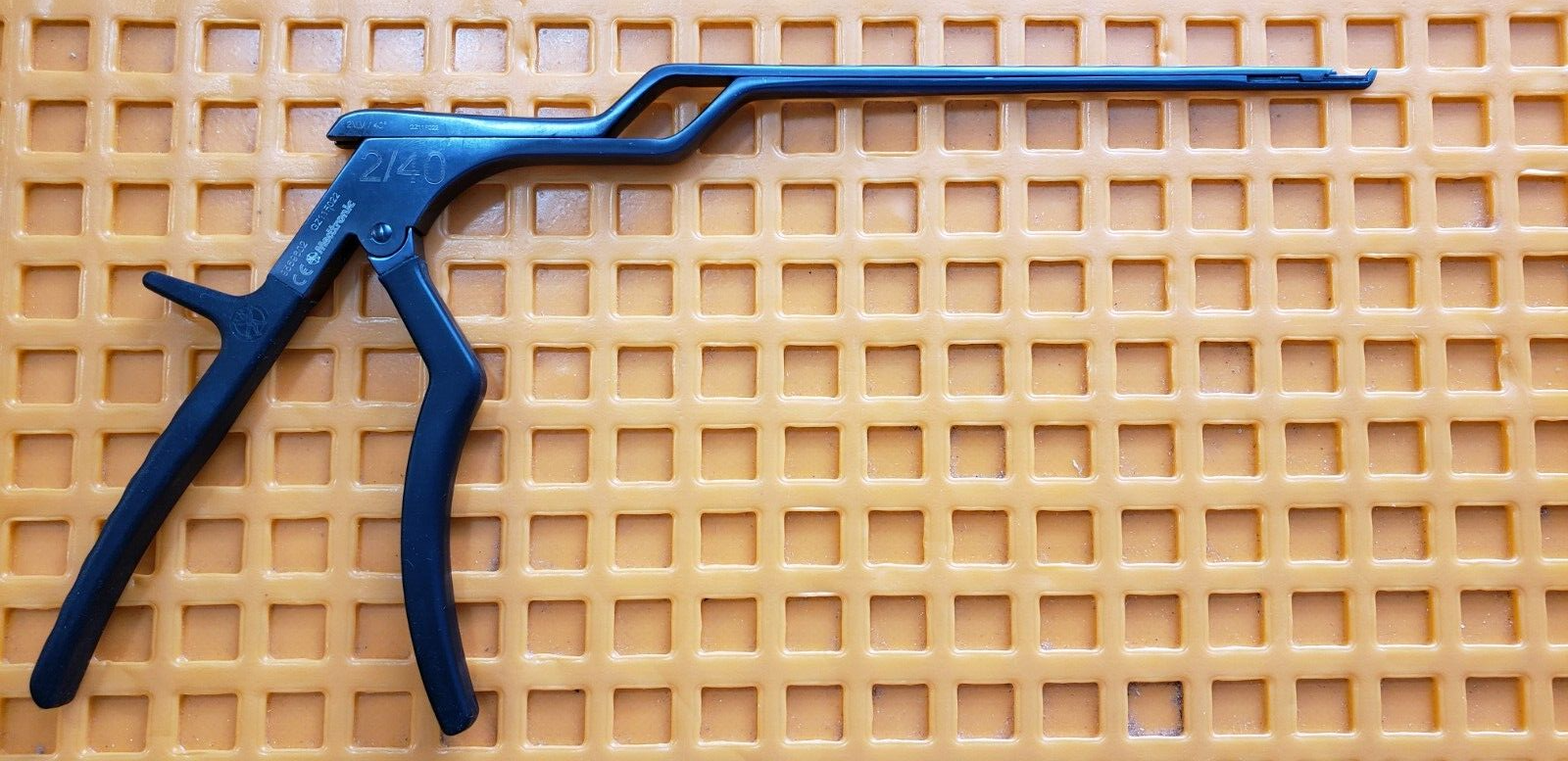 Medtronic 9569602 Orthopedic Bayonet Kerrison Rongeurs 40 Deg 2mm UP Bite 7"