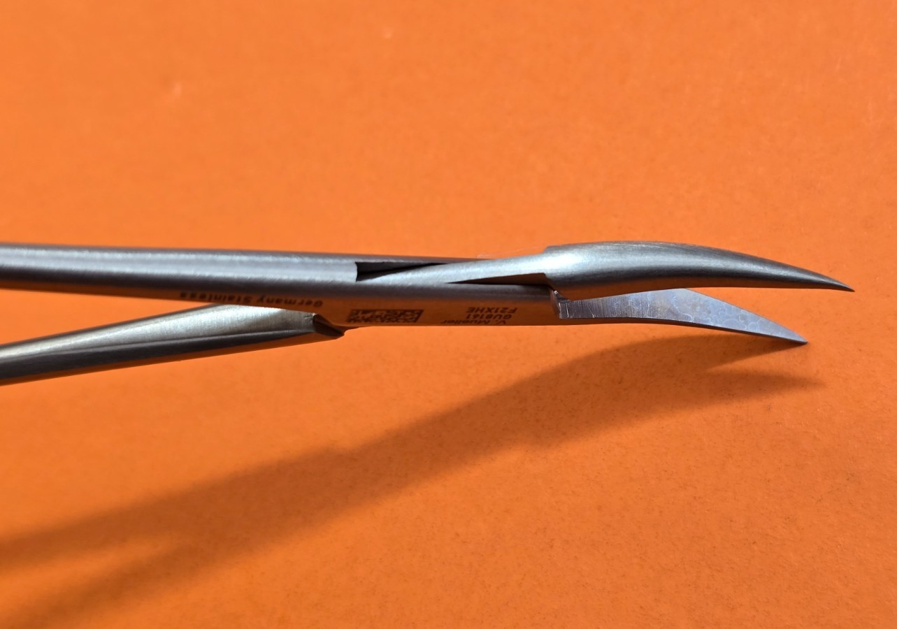 V. Mueller GU8161 Surgical Vasectomy Fine Mosquito forceps Curved 5" Plain Jaws