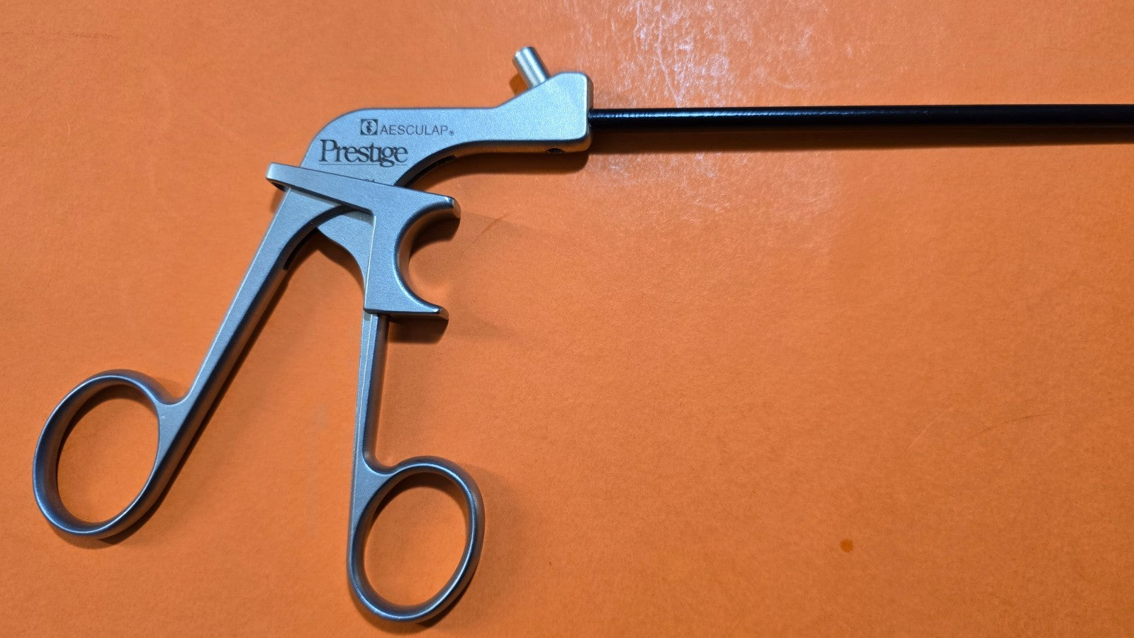 Aesculap 8361-00 Retraction Grasping Forceps 5mm x 36cm with Lock