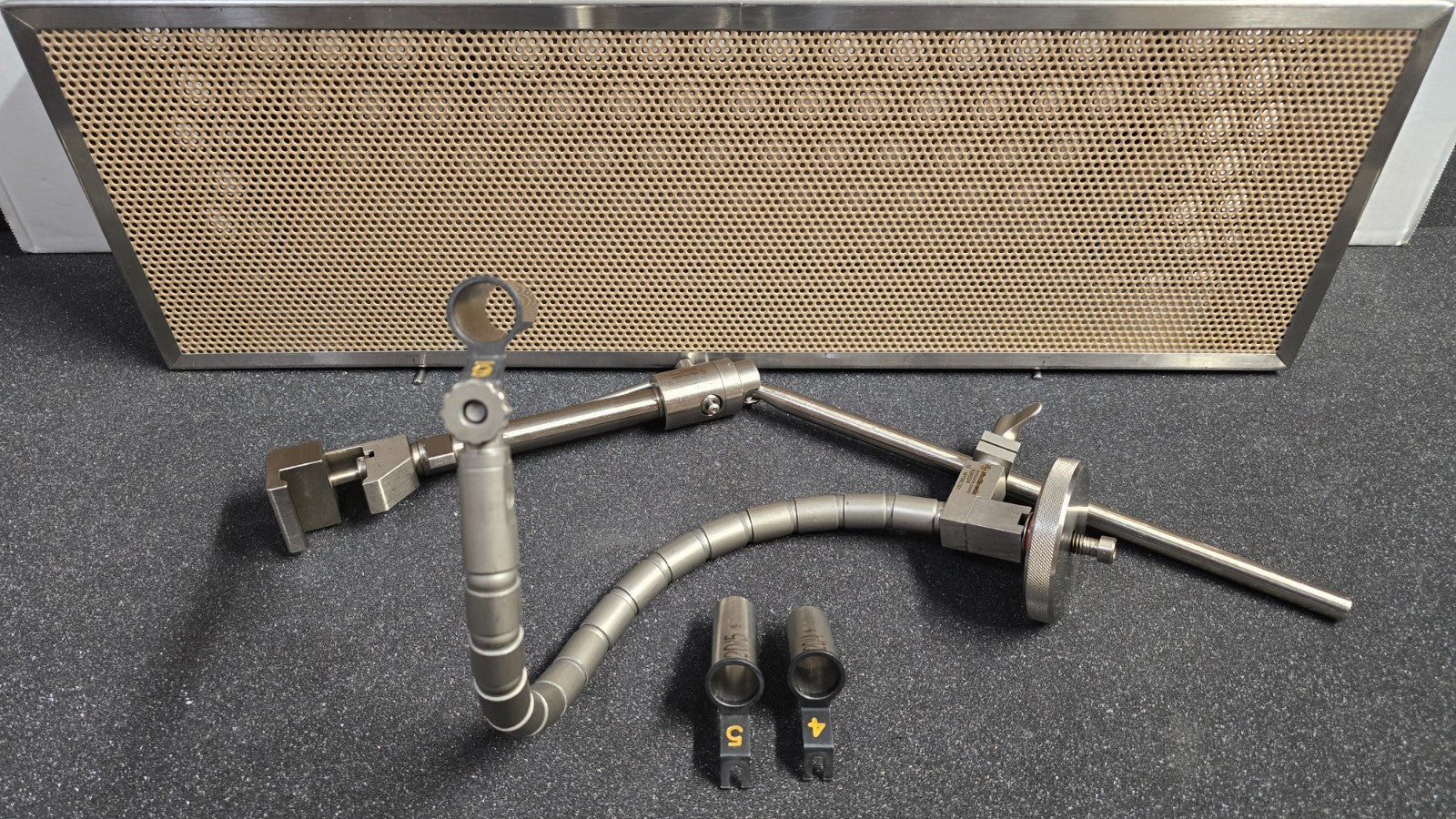 Medtronic 9560523 Bed Rail Arm, 9560524 Flexible Arm & Tubular Retractor Set