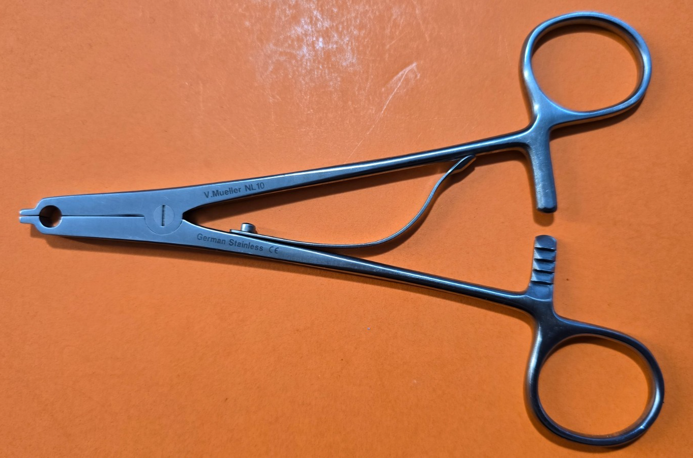 V. Mueller Surgical Raney Clip Applying Forceps 6 1/4" REF: NL10