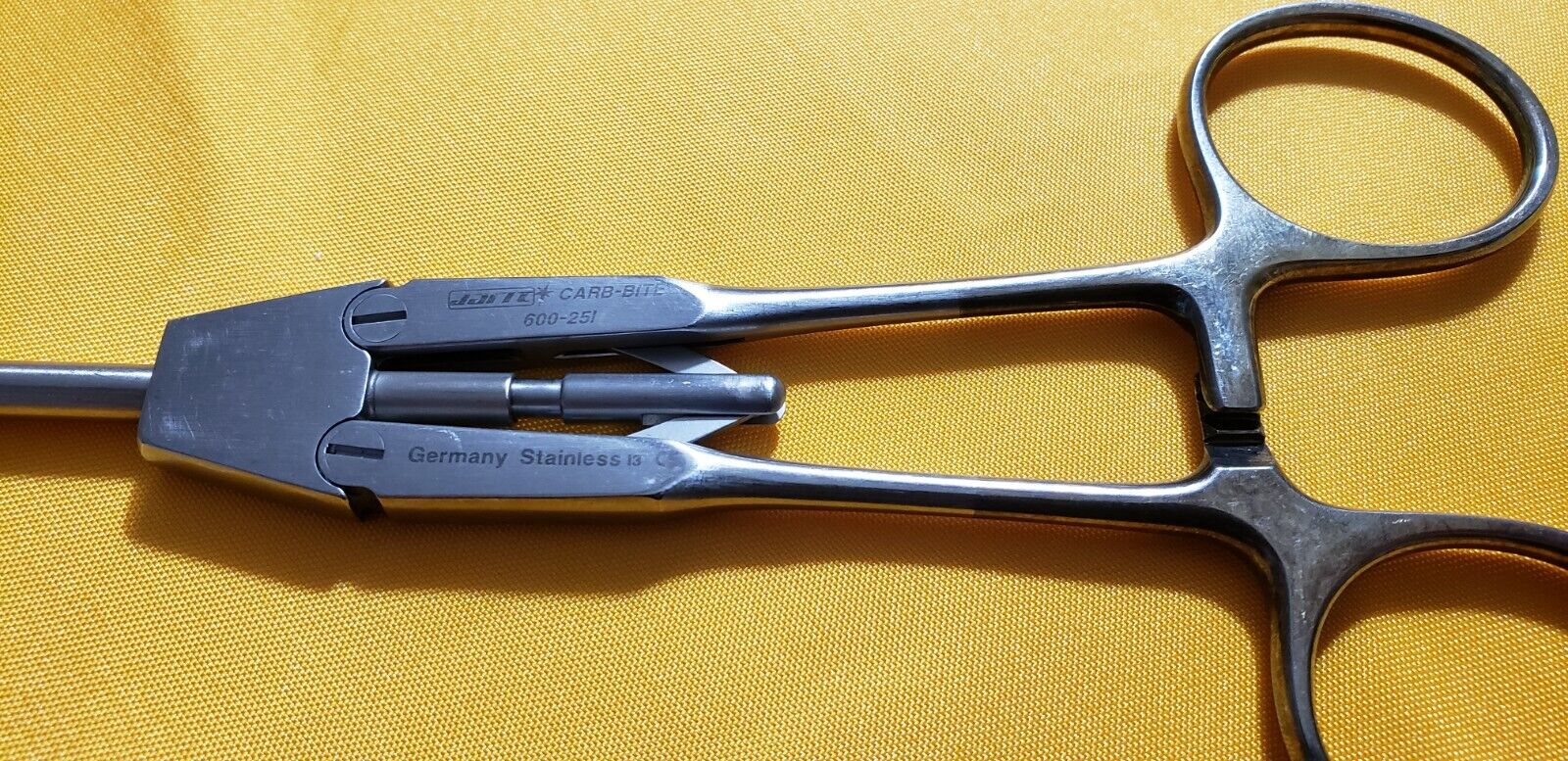 Jarit 600-251 Laparoscopic CARB-BITE Needle Holder 5mm x 32cm Germany