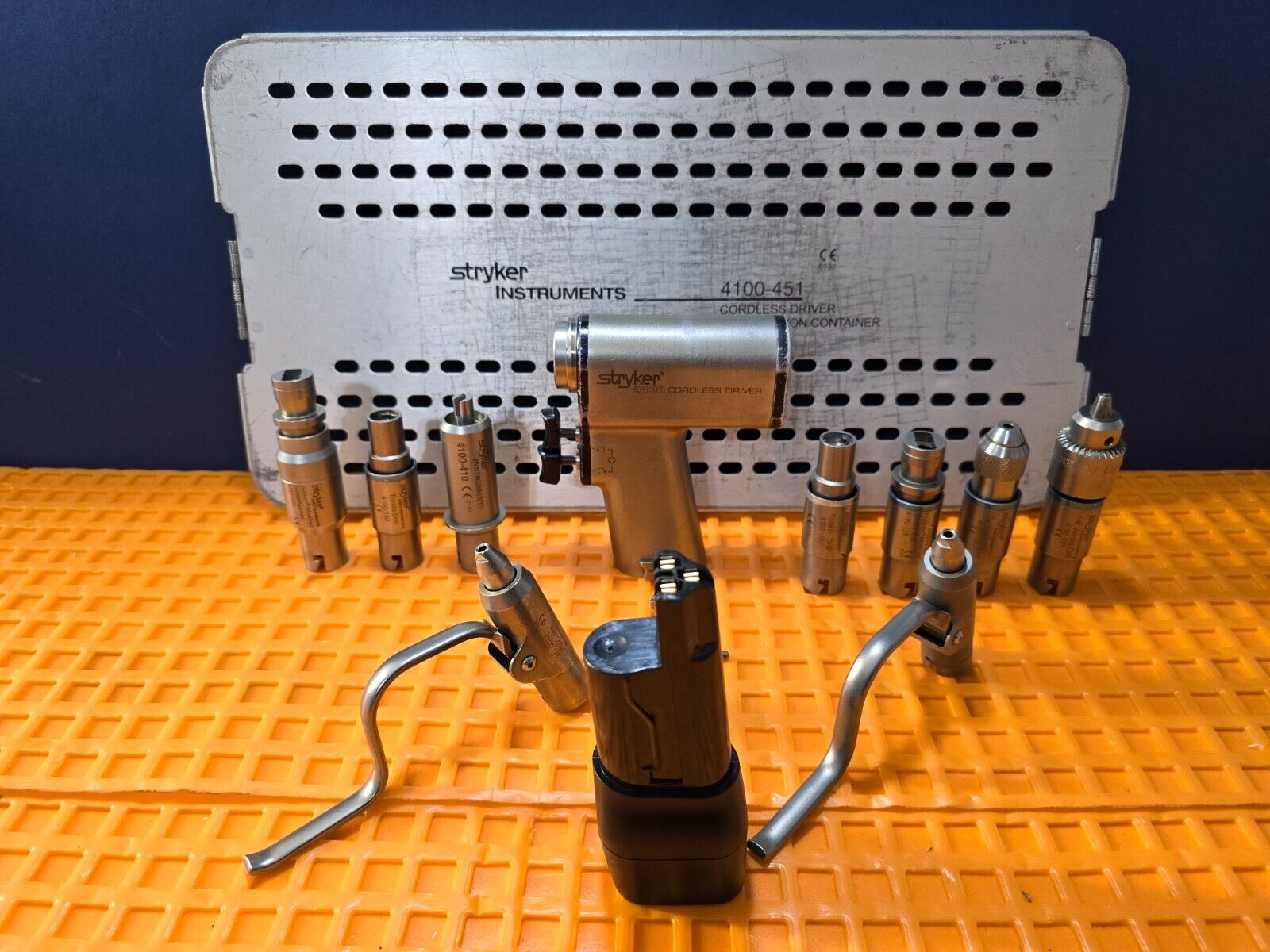 Stryker4100 Cordless Driver Set with 4212 Battery & Sterilization Box