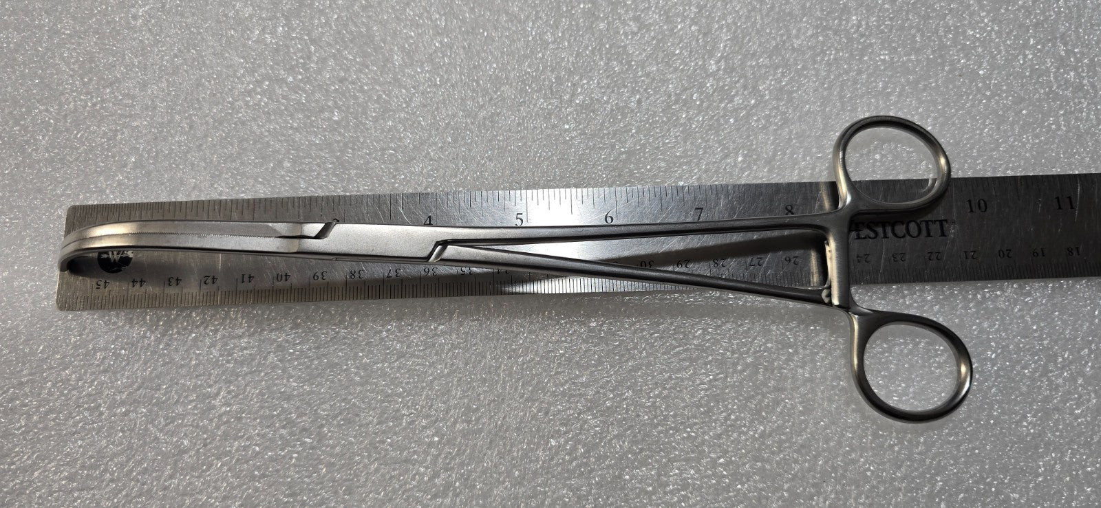 V. Mueller CH6352 Surgical Glover Clamp 9 3/4" Curved Jaws.