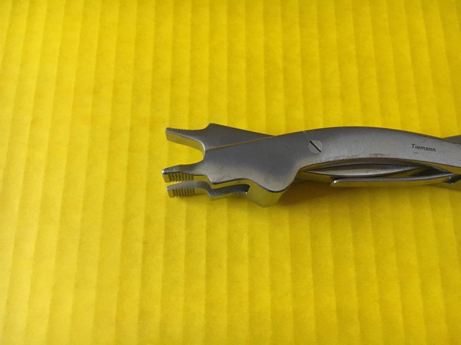 George Tiemann Three-Prong Cast Breaker, 9" REF: 22