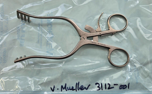 V.Mueller 3112-001 Surgical Weitlaner Retractor 6.5" Blunt 3x4 Prongs